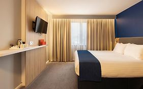 Holiday Inn Express Poole By Ihg